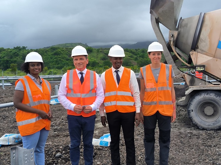image Centrale solaire de Mitsamiouli : Sylvain Riquier visite le chantier